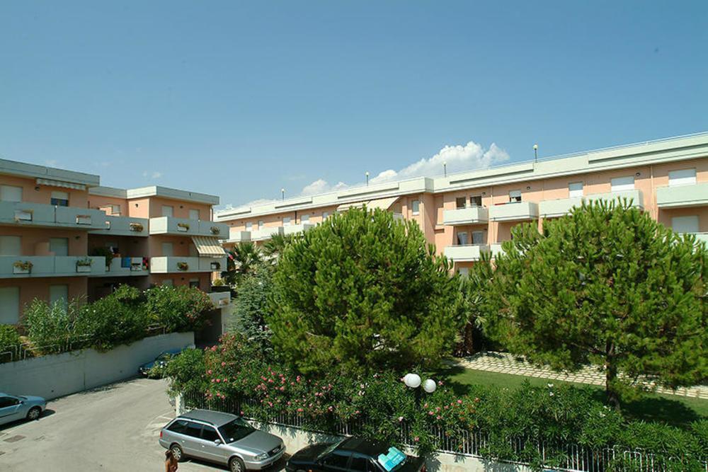 Residence Azzurro Massignano Bagian luar foto