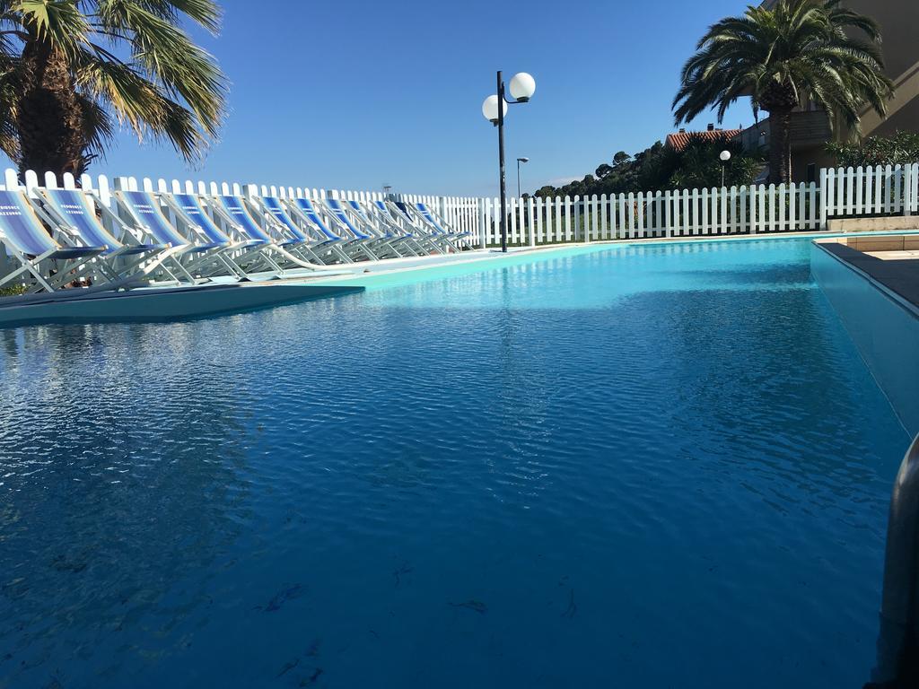 Residence Azzurro Massignano Bagian luar foto